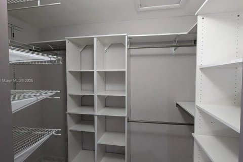 Casa en venta en Cutler Bay, Florida, 3 dormitorios, 132.2 m2 № 1955597 - foto 10