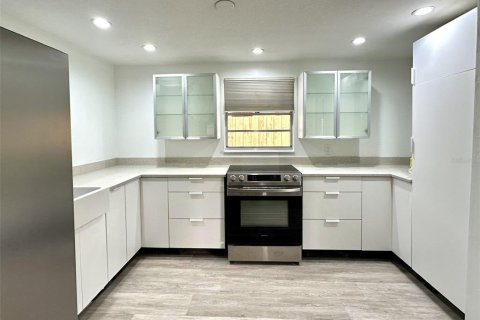 Casa en venta en Tampa, Florida, 2 dormitorios, 62.43 m2 № 2197585 - foto 6
