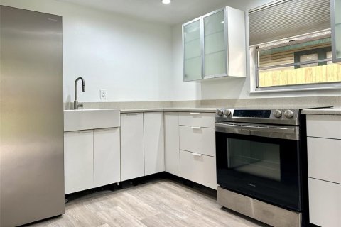 Casa en venta en Tampa, Florida, 2 dormitorios, 62.43 m2 № 2197585 - foto 5