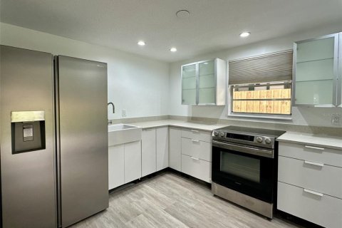 Casa en venta en Tampa, Florida, 2 dormitorios, 62.43 m2 № 2197585 - foto 4