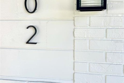 Casa en venta en Tampa, Florida, 2 dormitorios, 62.43 m2 № 2197585 - foto 3