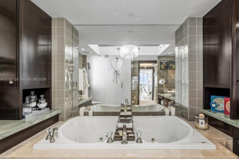 Copropriété à vendre à Sunny Isles Beach, Floride: 3 chambres, 280.19 m2 № 2414841 - photo 30