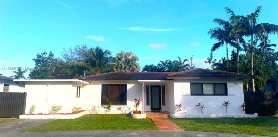 House in Miami, Florida 3 bedrooms, 139.63 sq.m. № 1429975