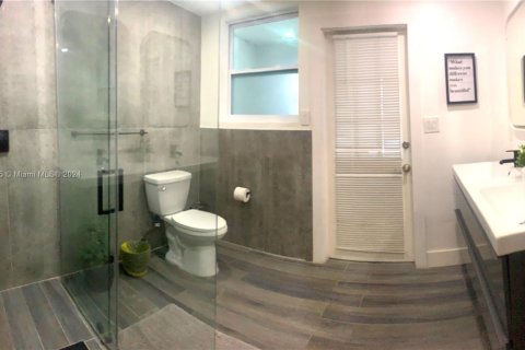 House in Miami, Florida 3 bedrooms, 139.63 sq.m. № 1429975 - photo 13