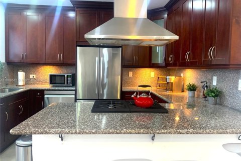 House in Miami, Florida 3 bedrooms, 139.63 sq.m. № 1429975 - photo 8