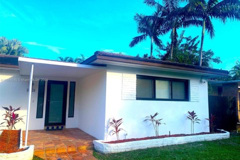 House in Miami, Florida 3 bedrooms, 139.63 sq.m. № 1429975 - photo 2