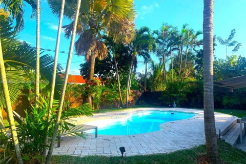 House in Miami, Florida 3 bedrooms, 139.63 sq.m. № 1429975 - photo 20