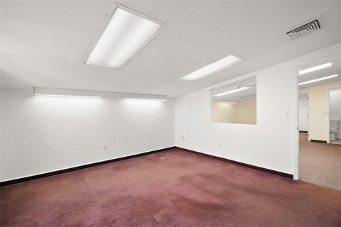 Propiedad comercial en alquiler en Leesburg, Florida, 334.45 m2 № 1742545 - foto 27