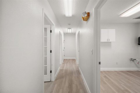 Propiedad comercial en alquiler en Leesburg, Florida, 334.45 m2 № 1742545 - foto 8