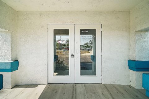 Propiedad comercial en alquiler en Leesburg, Florida, 334.45 m2 № 1742545 - foto 3