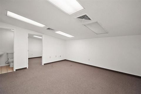 Propiedad comercial en alquiler en Leesburg, Florida, 334.45 m2 № 1742545 - foto 30