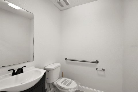 Propiedad comercial en alquiler en Leesburg, Florida, 334.45 m2 № 1742545 - foto 12