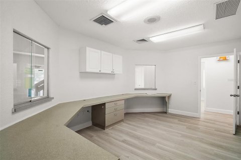 Propiedad comercial en alquiler en Leesburg, Florida, 334.45 m2 № 1742545 - foto 9