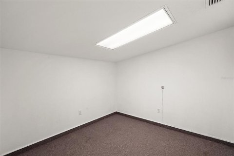 Propiedad comercial en alquiler en Leesburg, Florida, 334.45 m2 № 1742545 - foto 26