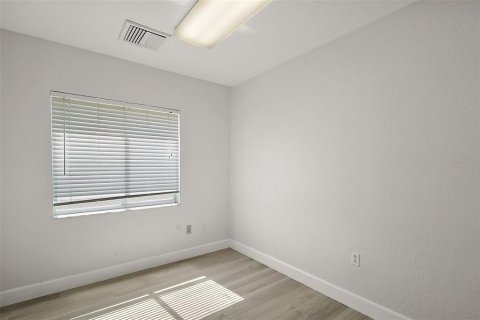 Propiedad comercial en alquiler en Leesburg, Florida, 334.45 m2 № 1742545 - foto 18