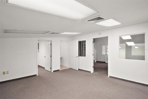 Propiedad comercial en alquiler en Leesburg, Florida, 334.45 m2 № 1742545 - foto 24