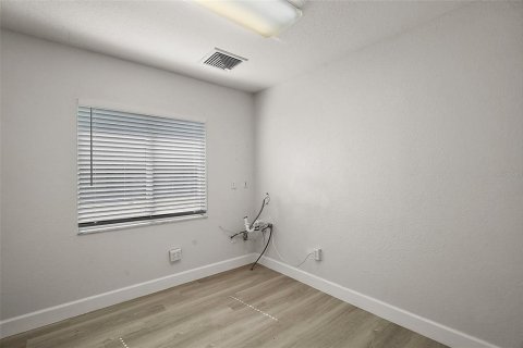 Propiedad comercial en alquiler en Leesburg, Florida, 334.45 m2 № 1742545 - foto 16