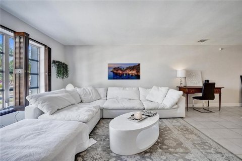 Condo in Fort Lauderdale, Florida, 1 bedroom № 2382803 - photo 2