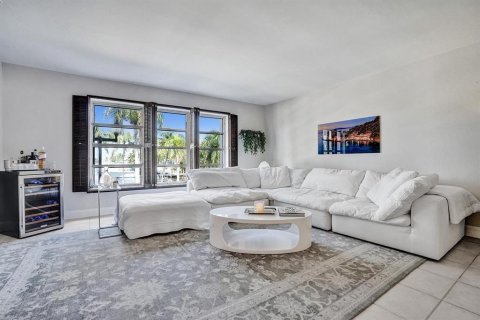 Condo in Fort Lauderdale, Florida, 1 bedroom № 2382803