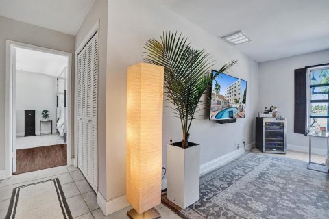 Condo in Fort Lauderdale, Florida, 1 bedroom № 2382803 - photo 12