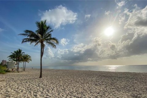 Condo in Fort Lauderdale, Florida, 1 bedroom № 2382803 - photo 24
