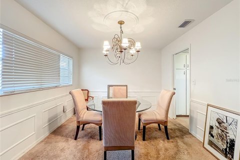 Villa ou maison à vendre à Altamonte Springs, Floride: 4 chambres, 173.82 m2 № 2142949 - photo 4
