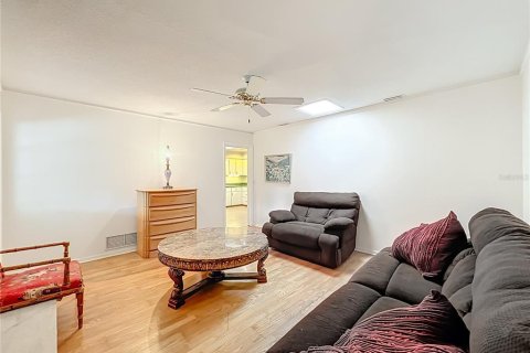 Villa ou maison à vendre à Altamonte Springs, Floride: 4 chambres, 173.82 m2 № 2142949 - photo 15