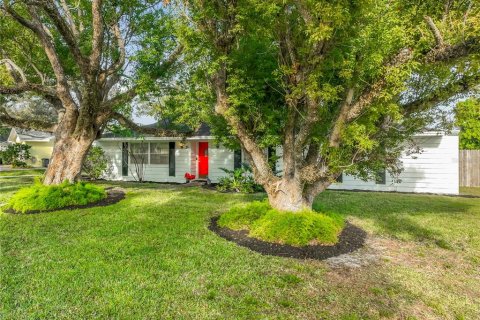 Villa ou maison à vendre à Altamonte Springs, Floride: 4 chambres, 173.82 m2 № 2142949 - photo 2
