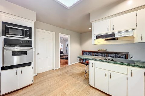 Villa ou maison à vendre à Altamonte Springs, Floride: 4 chambres, 173.82 m2 № 2142949 - photo 9