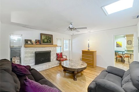 Villa ou maison à vendre à Altamonte Springs, Floride: 4 chambres, 173.82 m2 № 2142949 - photo 16