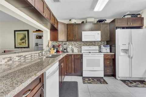 Townhouse in Orlando, Florida 2 bedrooms № 1862818 - photo 8
