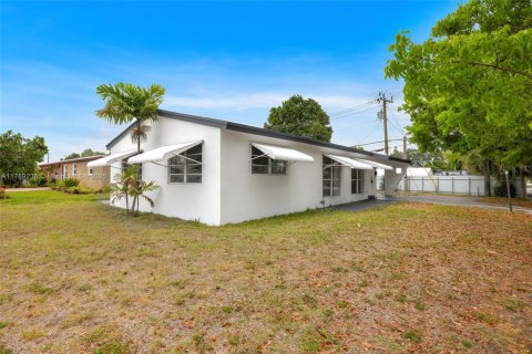 House in Hollywood, Florida 3 bedrooms, 104.52 sq.m. № 1695492 - photo 3