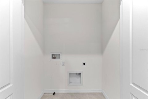 Купить таунхаус в Хоуи-ин-Хиллз, Флорида 10 комнат, 154.22м2, № 2227746 - фото 25