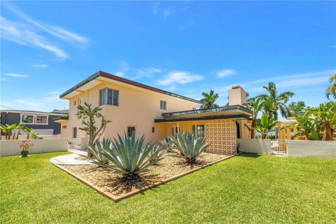 House in Saint Petersburg, Florida 4 bedrooms, 295.8 sq.m. № 2109259 - photo 2
