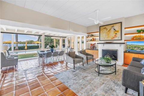 House in Saint Petersburg, Florida 4 bedrooms, 295.8 sq.m. № 2109259 - photo 6