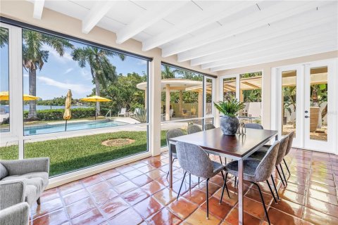 House in Saint Petersburg, Florida 4 bedrooms, 295.8 sq.m. № 2109259 - photo 11