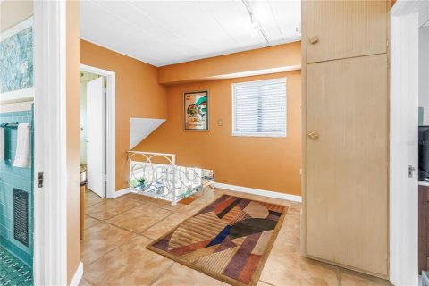 House in Saint Petersburg, Florida 4 bedrooms, 295.8 sq.m. № 2109259 - photo 25
