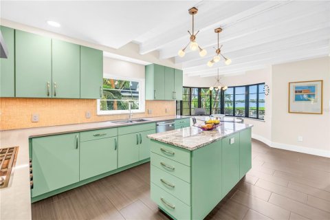 House in Saint Petersburg, Florida 4 bedrooms, 295.8 sq.m. № 2109259 - photo 17