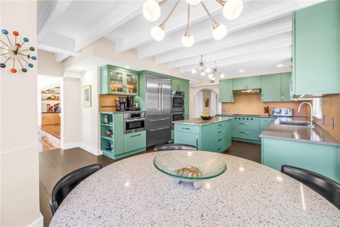 House in Saint Petersburg, Florida 4 bedrooms, 295.8 sq.m. № 2109259 - photo 14