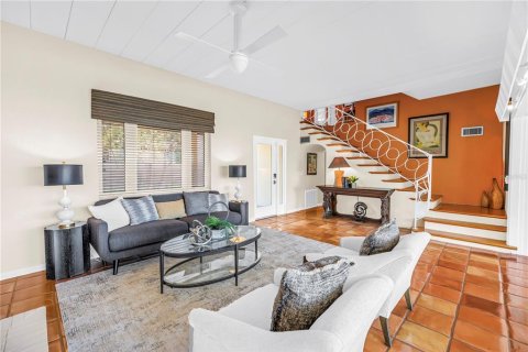 House in Saint Petersburg, Florida 4 bedrooms, 295.8 sq.m. № 2109259 - photo 7