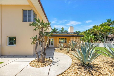 House in Saint Petersburg, Florida 4 bedrooms, 295.8 sq.m. № 2109259 - photo 4