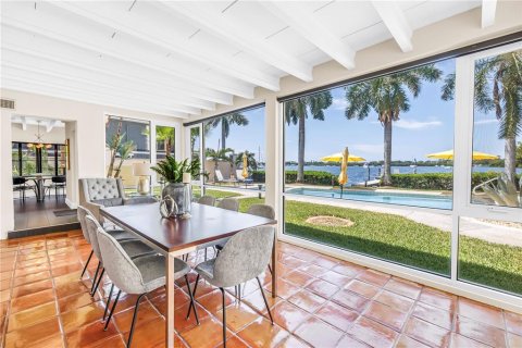House in Saint Petersburg, Florida 4 bedrooms, 295.8 sq.m. № 2109259 - photo 10