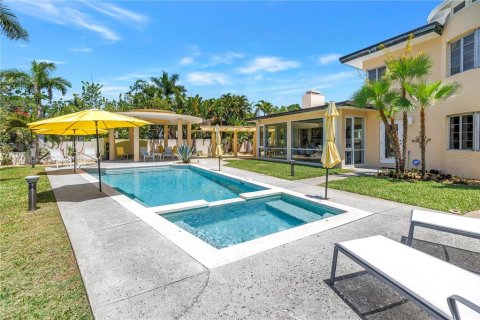 House in Saint Petersburg, Florida 4 bedrooms, 295.8 sq.m. № 2109259 - photo 3
