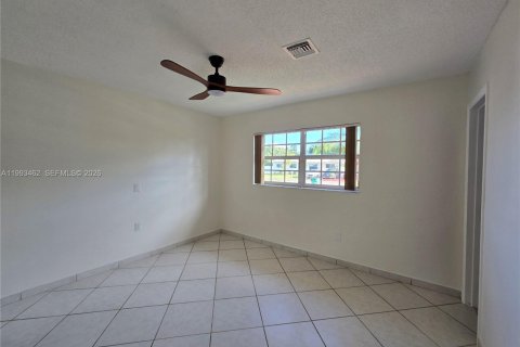 House in Miami-Dade, Florida 4 bedrooms, 184.69 sq.m. № 2055363 - photo 30