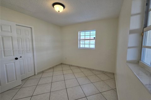 House in Miami-Dade, Florida 4 bedrooms, 184.69 sq.m. № 2055363 - photo 29