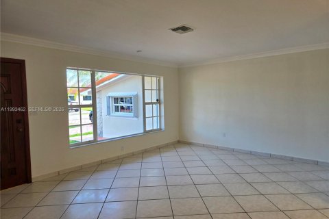House in Miami-Dade, Florida 4 bedrooms, 184.69 sq.m. № 2055363 - photo 5