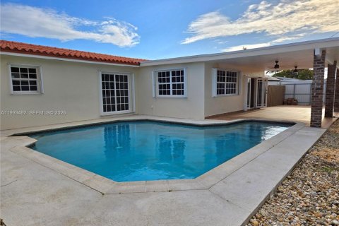 House in Miami-Dade, Florida 4 bedrooms, 184.69 sq.m. № 2055363 - photo 20