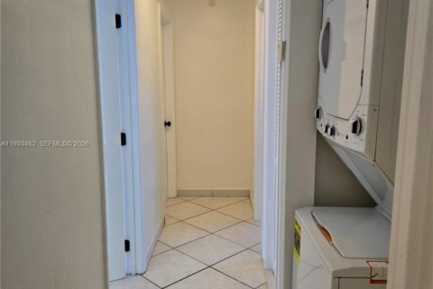 House in Miami-Dade, Florida 4 bedrooms, 184.69 sq.m. № 2055363 - photo 26