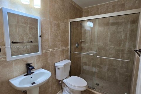 House in Miami-Dade, Florida 4 bedrooms, 184.69 sq.m. № 2055363 - photo 24