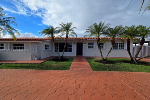 House in Miami-Dade, Florida 4 bedrooms, 184.69 sq.m. № 2055363